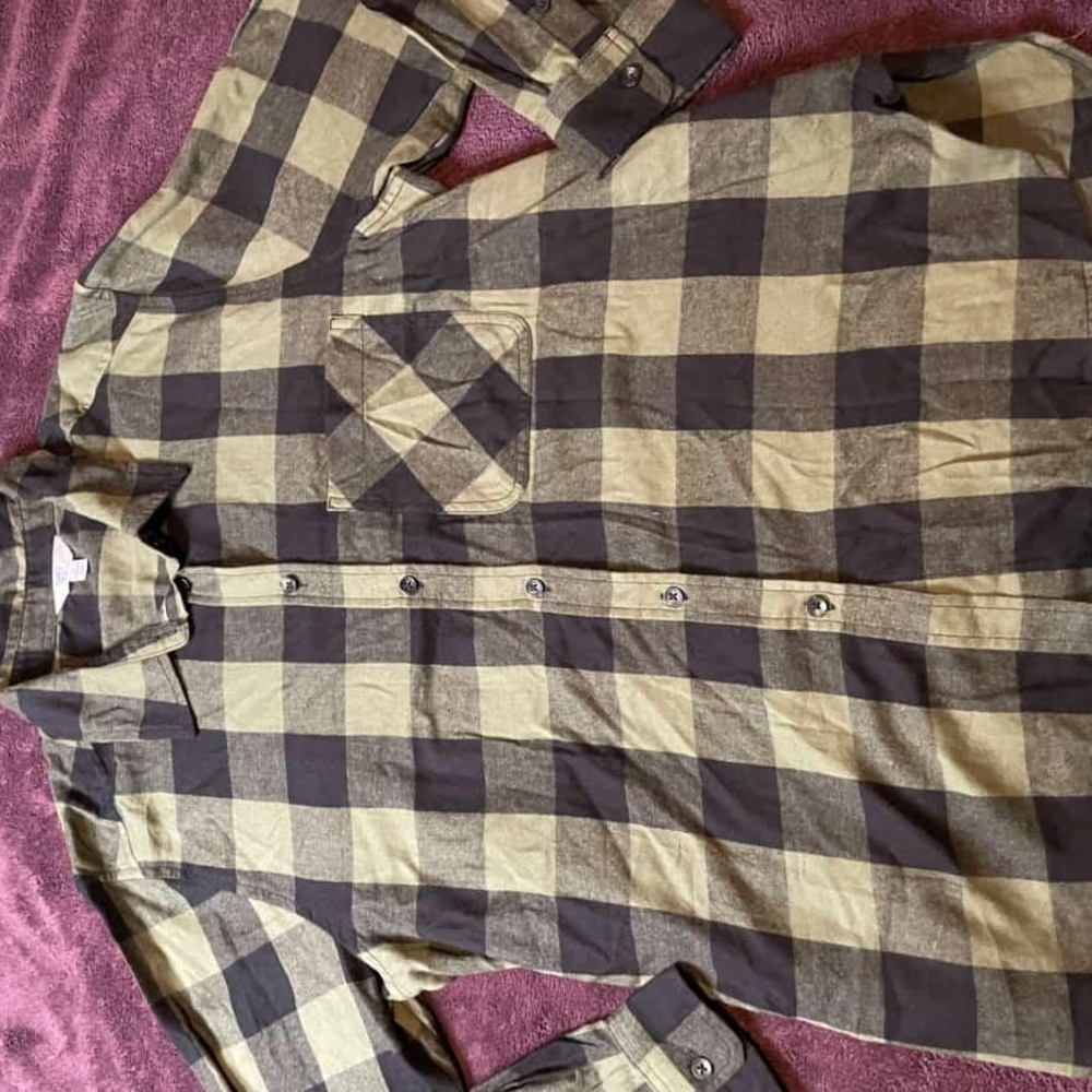 Time and Tru Men's Black and Tan Plaid Shirt